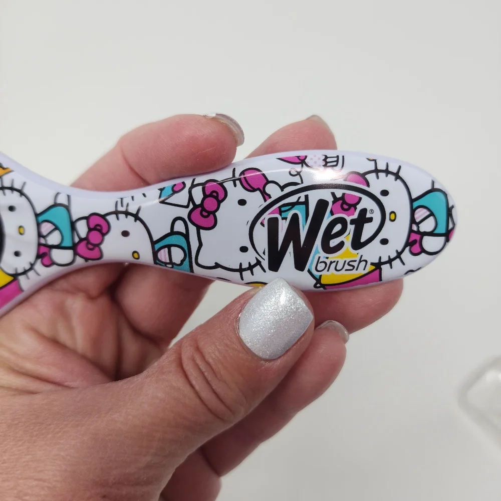 Wet Brush Hello Kitty Limited Edition Detangler Brush